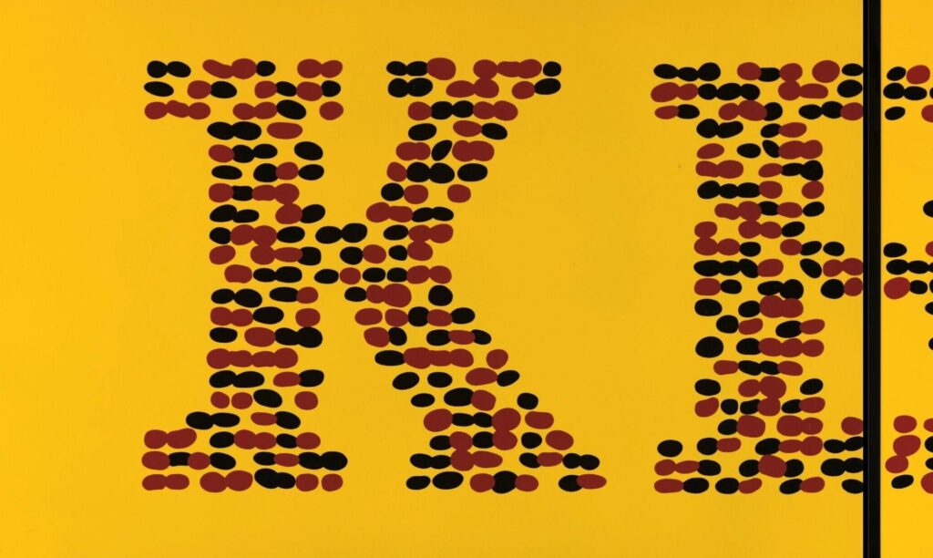 gracia khouw, kp, 2007. geëmailleerd staal, 7 onderdelen, 62 × 700 cm. collectie museum prinsenhof delft